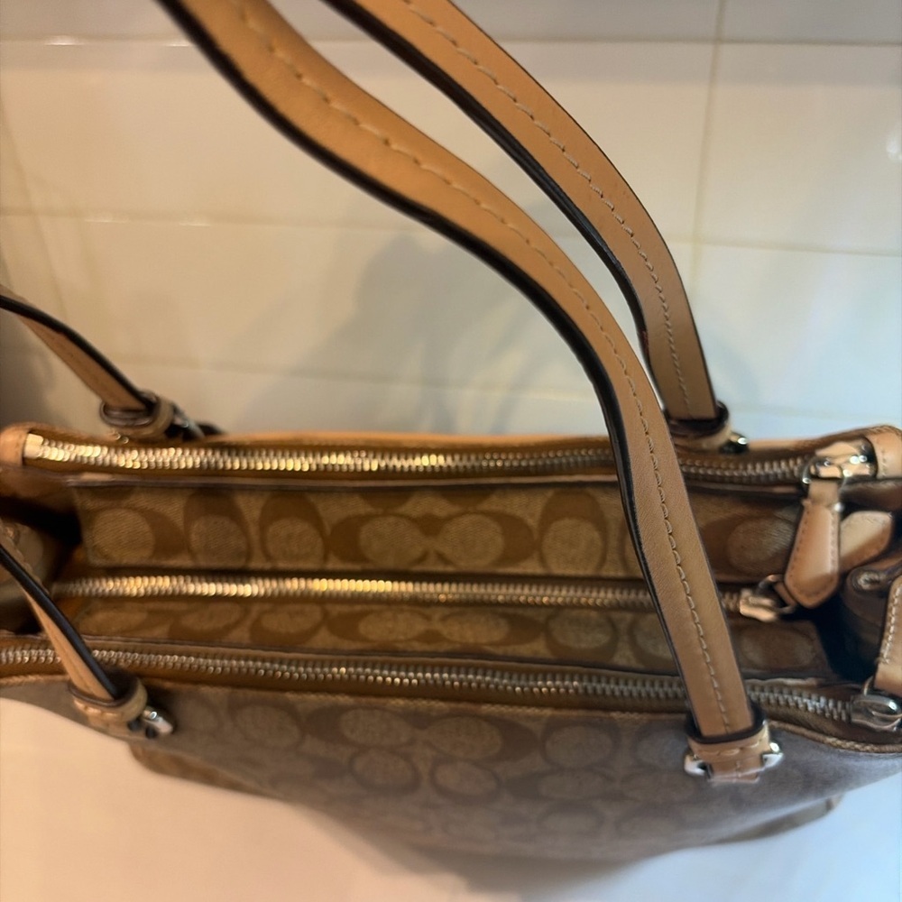 Coach Peyton Signature Jordan Double Zip Carryall F32838 - Picture 4 of 11